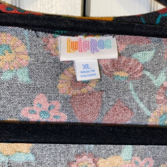 Lularoe XL kimono lot excellent condition and one NEW - Picture 7 of 9